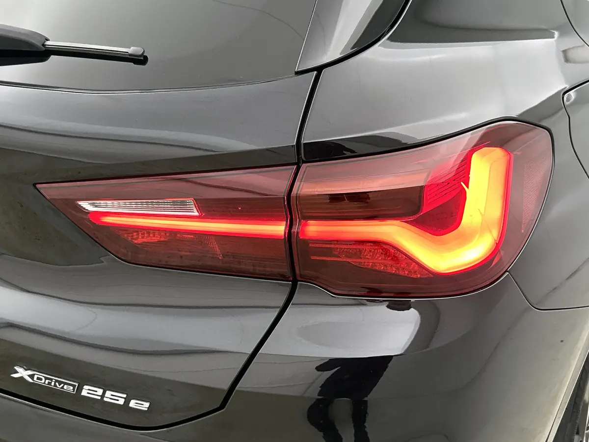 XDrive25e M-sport Business Edition Plus (Dealer OnderH, Panorama, Camera, PDC V+A, Camera, StoelV, Navi Prof, Etc)