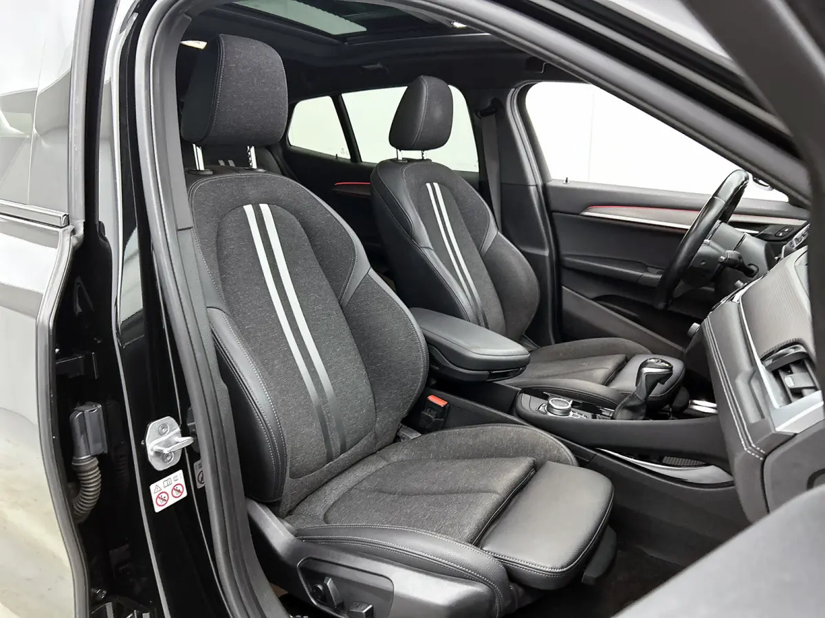 XDrive25e M-sport Business Edition Plus (Dealer OnderH, Panorama, Camera, PDC V+A, Camera, StoelV, Navi Prof, Etc)