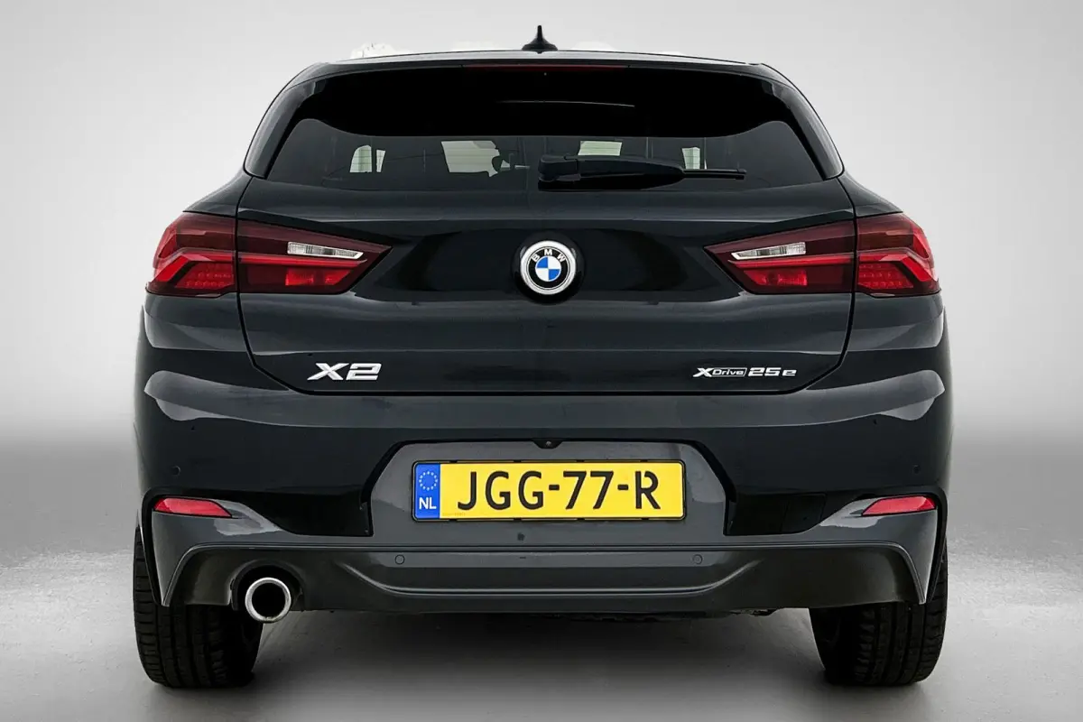 XDrive25e M-sport Business Edition Plus (Dealer OnderH, Panorama, Camera, PDC V+A, Camera, StoelV, Navi Prof, Etc)