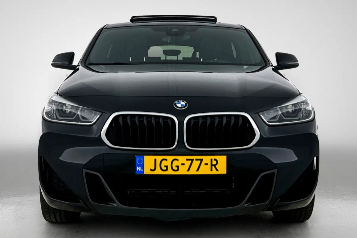 XDrive25e M-sport Business Edition Plus (Dealer OnderH, Panorama, Camera, PDC V+A, Camera, StoelV, Navi Prof, Etc)