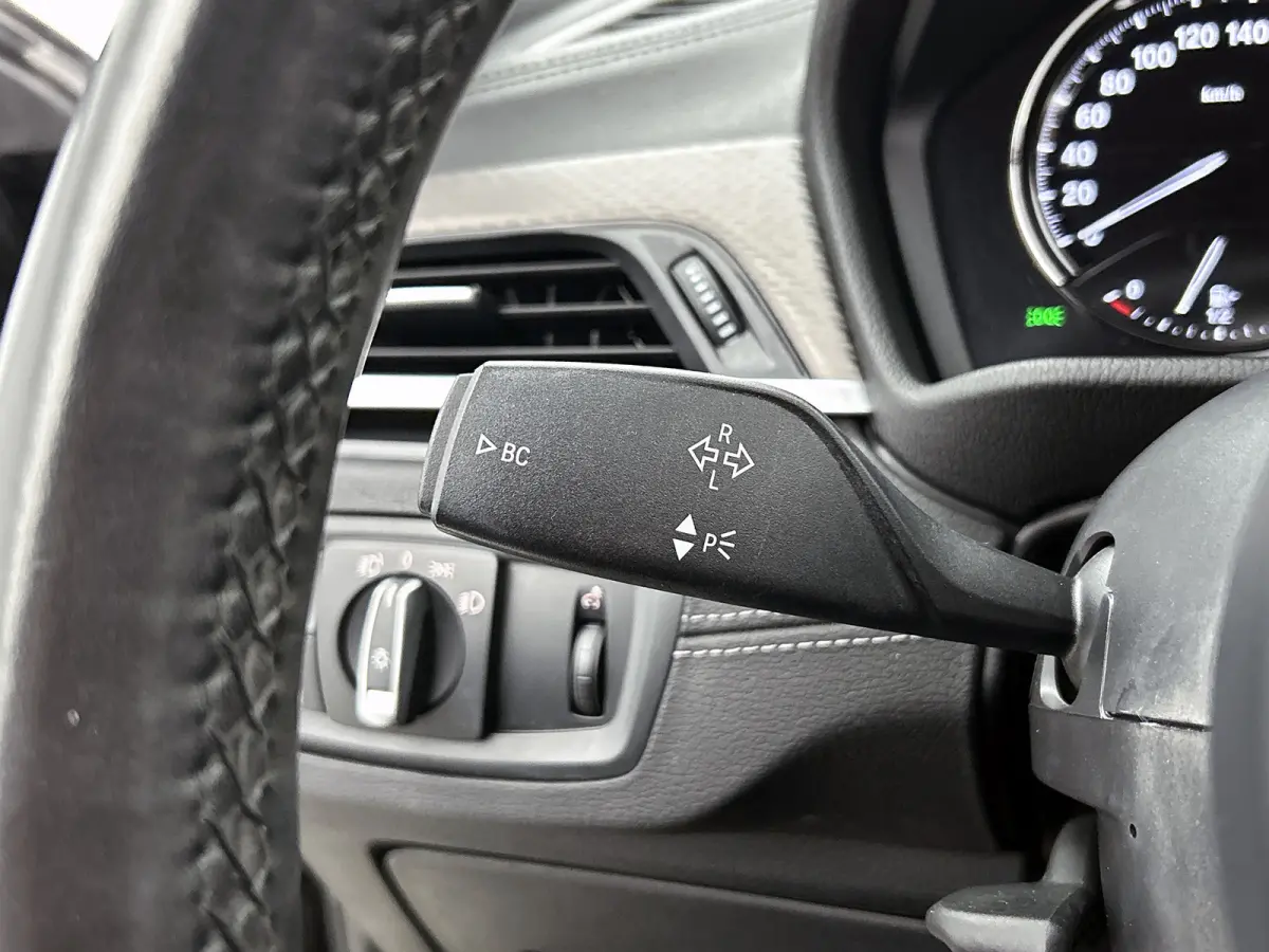XDrive25e M-sport Business Edition Plus (Dealer OnderH, Panorama, Camera, PDC V+A, Camera, StoelV, Navi Prof, Etc)