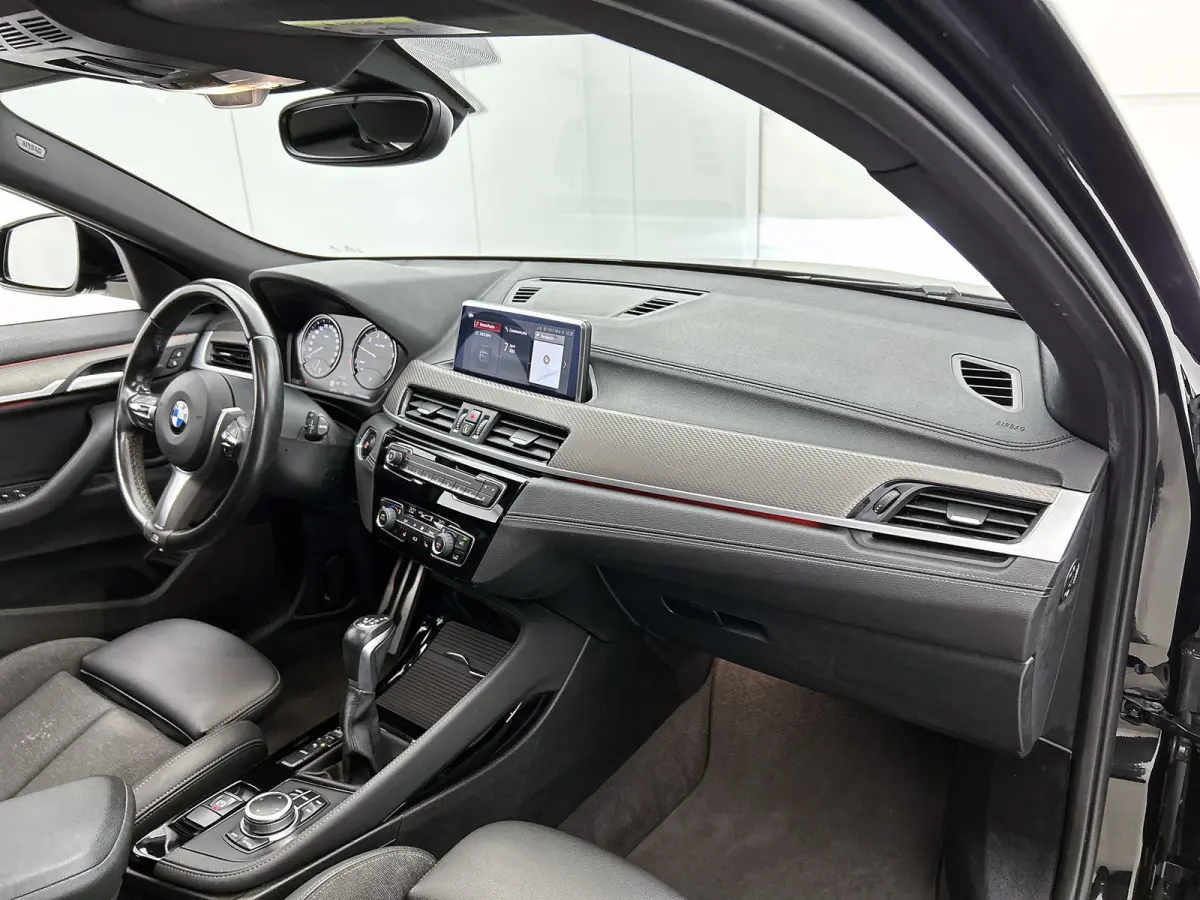 XDrive25e M-sport Business Edition Plus (Dealer OnderH, Panorama, Camera, PDC V+A, Camera, StoelV, Navi Prof, Etc)