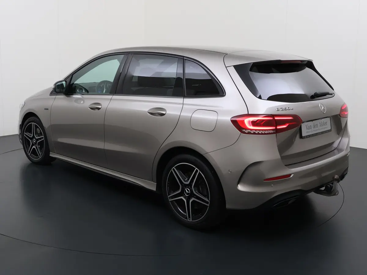 250e AMG // SoH 92,3% // Trekhaak // Carplay // Camera // Sfeerverlichting // Nightpakket // LED koplampen