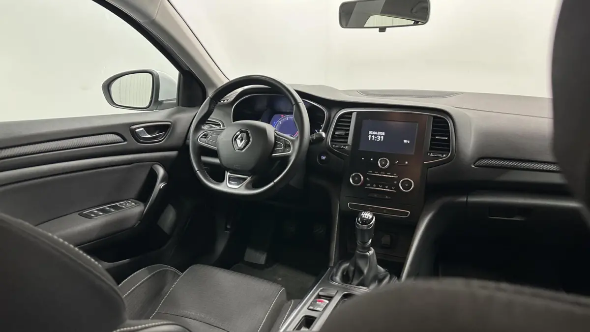 1.3 TCe Zen TREKHAAK CARPLAY NAVI CRUISE.