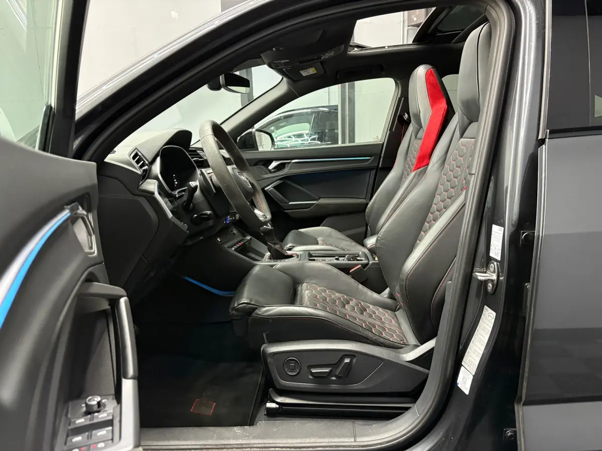 RSQ3 2.5 TFSI RS Seats Pano