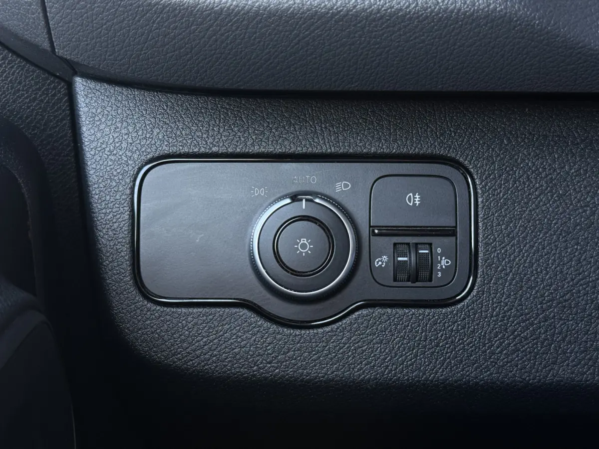 315 1.9 CDI L3H2 RWD | NL-auto | Navi | Carplay | Camera | Dodehoek ass. | Cruisec.