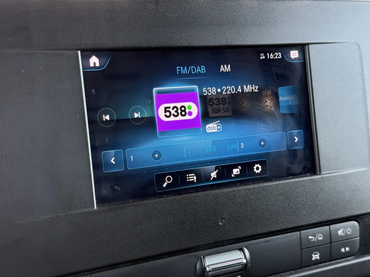 315 1.9 CDI L3H2 RWD | NL-auto | Navi | Carplay | Camera | Dodehoek ass. | Cruisec.