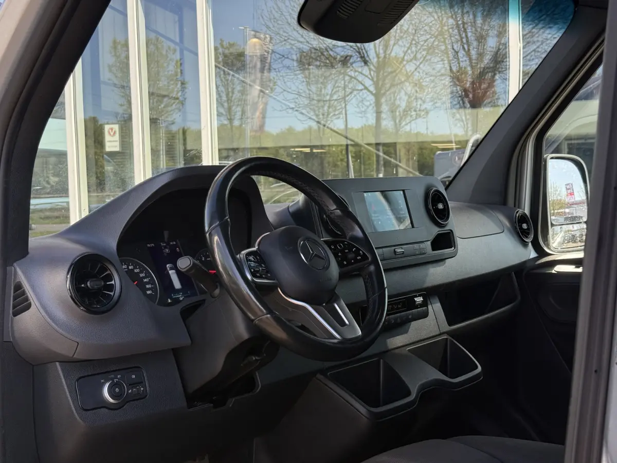315 1.9 CDI L3H2 RWD | NL-auto | Navi | Carplay | Camera | Dodehoek ass. | Cruisec.