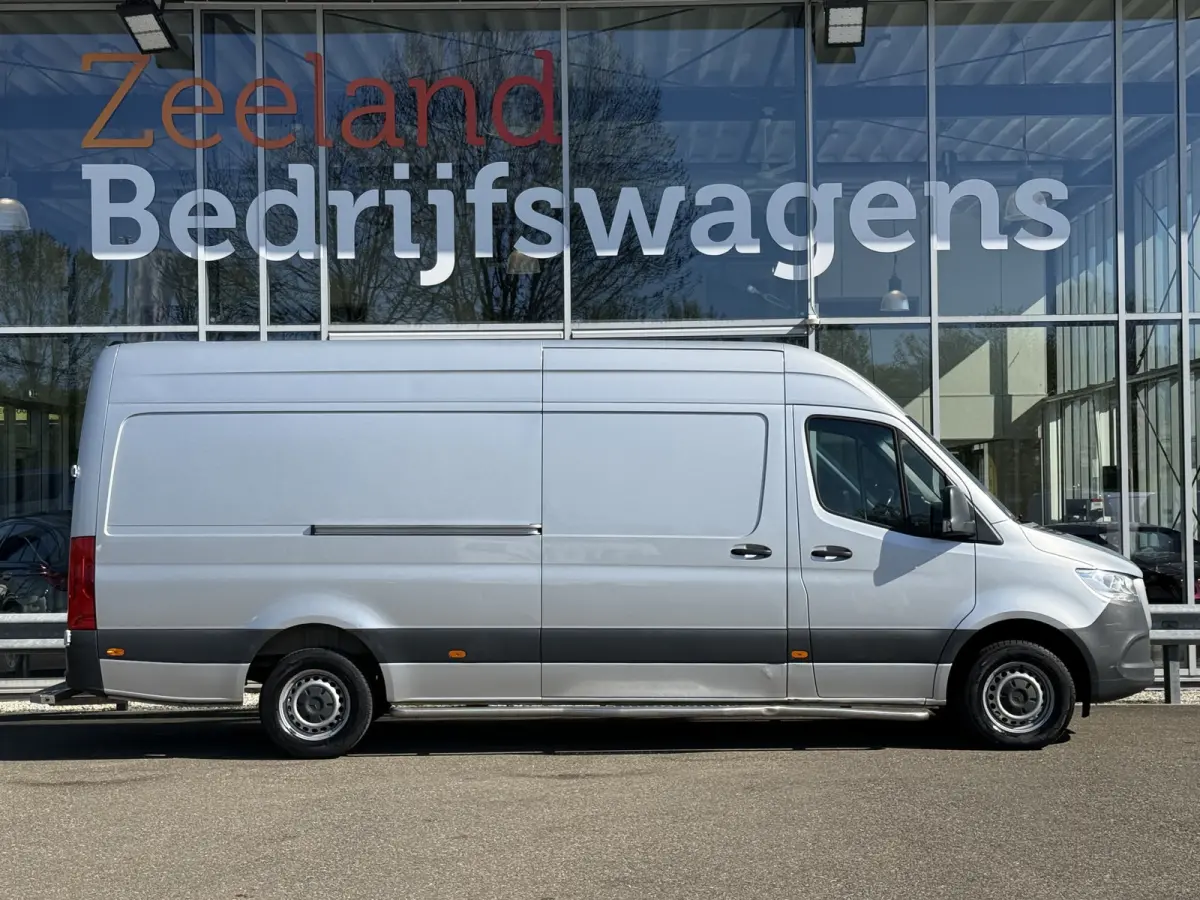 315 1.9 CDI L3H2 RWD | NL-auto | Navi | Carplay | Camera | Dodehoek ass. | Cruisec.