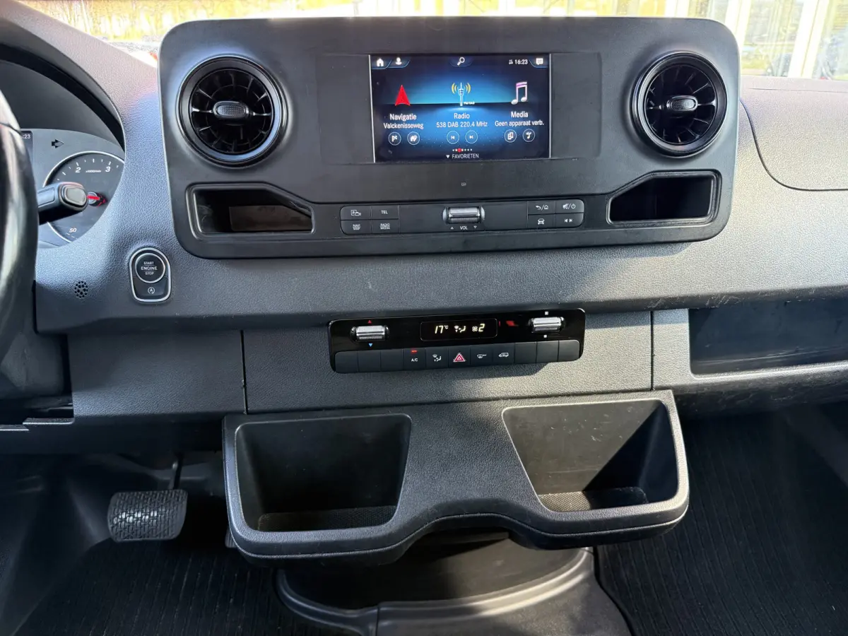 315 1.9 CDI L3H2 RWD | NL-auto | Navi | Carplay | Camera | Dodehoek ass. | Cruisec.