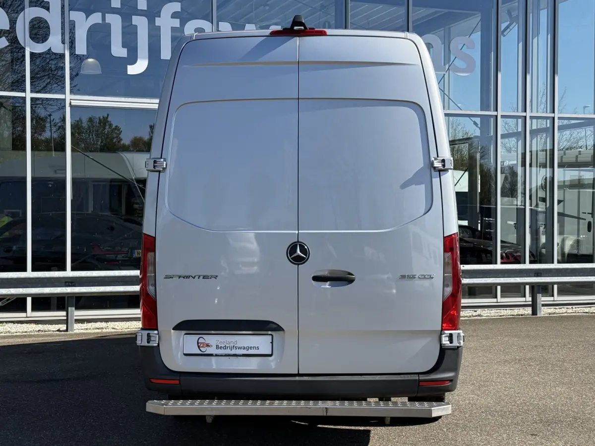 315 1.9 CDI L3H2 RWD | NL-auto | Navi | Carplay | Camera | Dodehoek ass. | Cruisec.