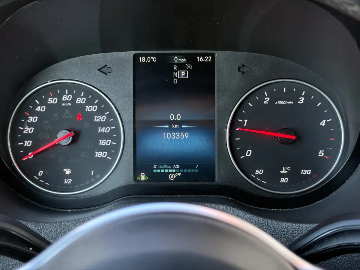 315 1.9 CDI L3H2 RWD | NL-auto | Navi | Carplay | Camera | Dodehoek ass. | Cruisec.