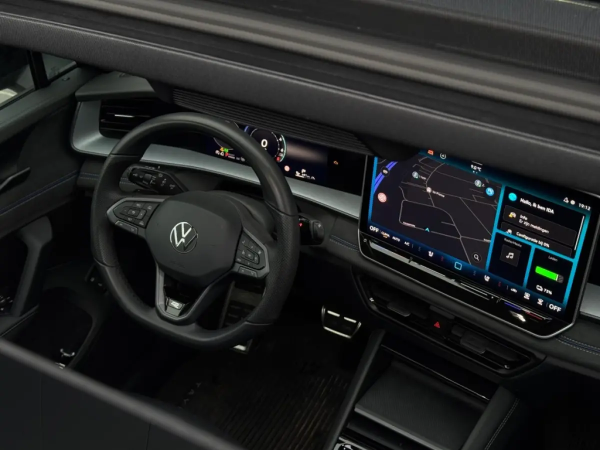 1.5 eHybrid R-line E FULL PANO LEDER MM SEATS 360 CAM