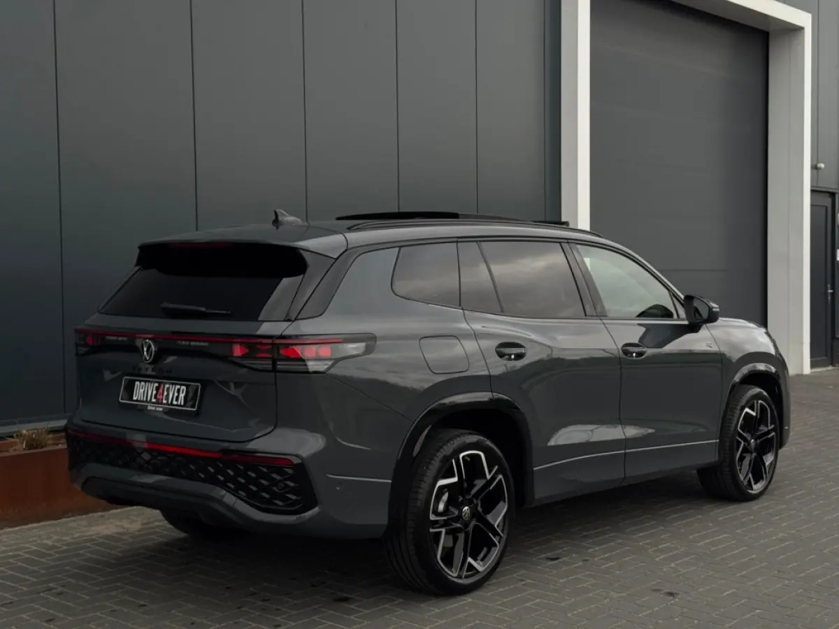 1.5 eHybrid R-line E FULL PANO LEDER MM SEATS 360 CAM