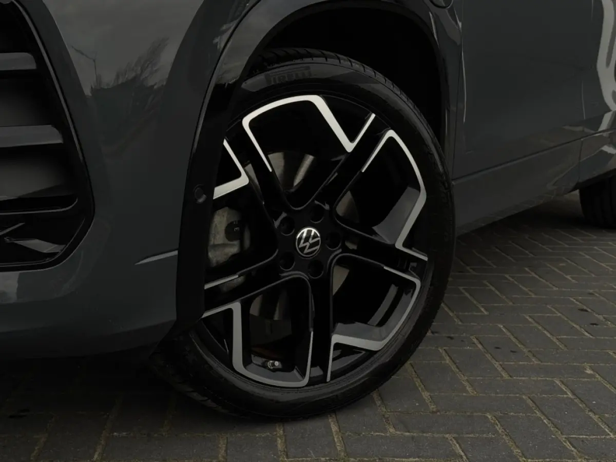 1.5 eHybrid R-line E FULL PANO LEDER MM SEATS 360 CAM