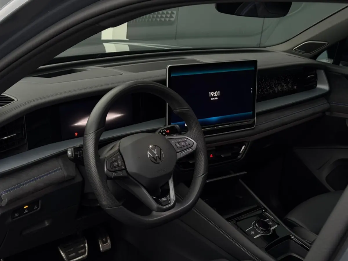 1.5 eHybrid R-line E FULL PANO LEDER MM SEATS 360 CAM