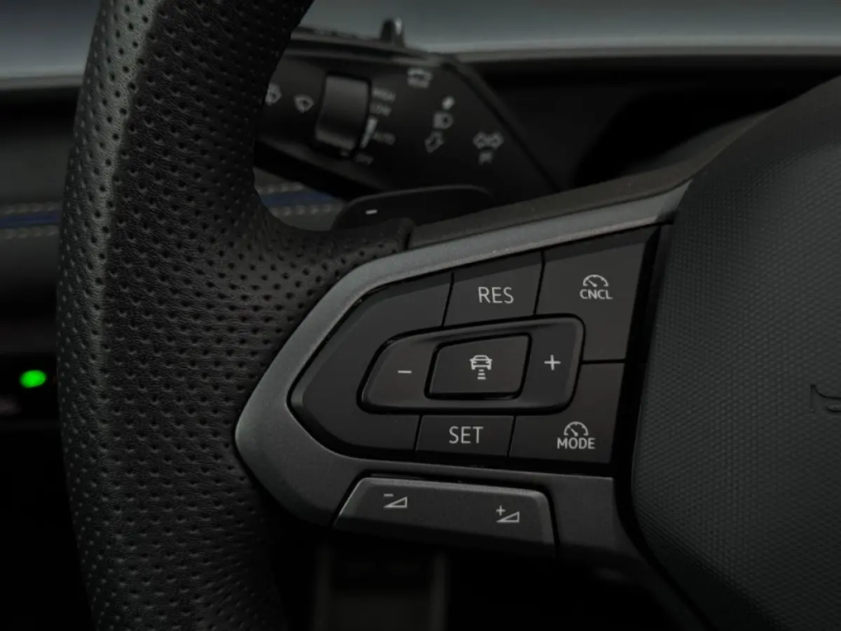 1.5 eHybrid R-line E FULL PANO LEDER MM SEATS 360 CAM