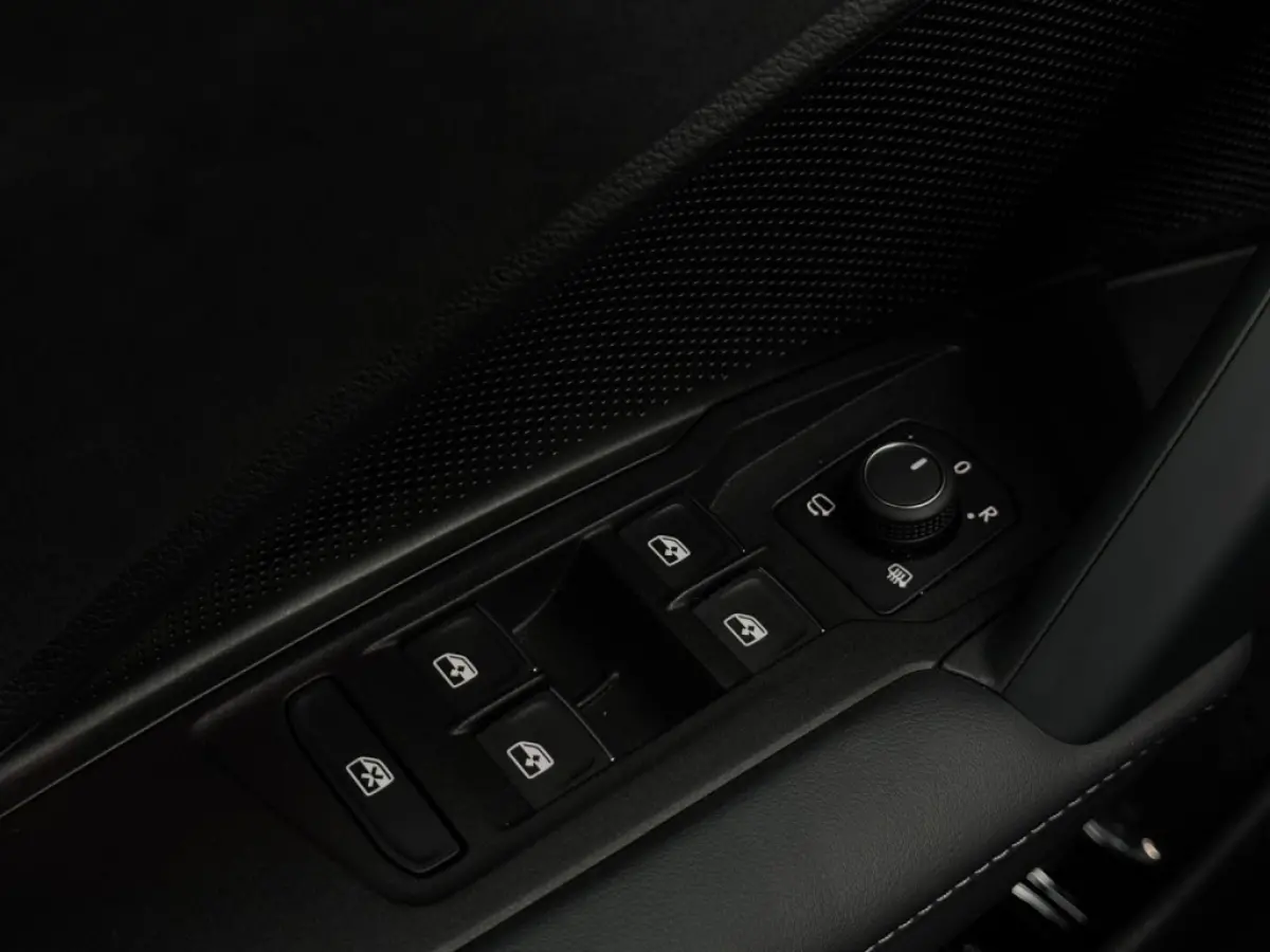 1.5 eHybrid R-line E FULL PANO LEDER MM SEATS 360 CAM