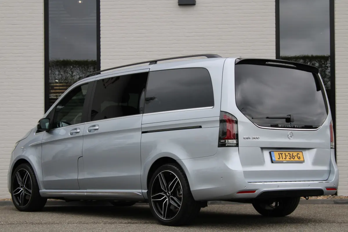 300 L2 / AMG / New Model / Luchtvering / 7-Persoons / Burmester / Electr Stoelen / Vol Opties / NIEUW!!