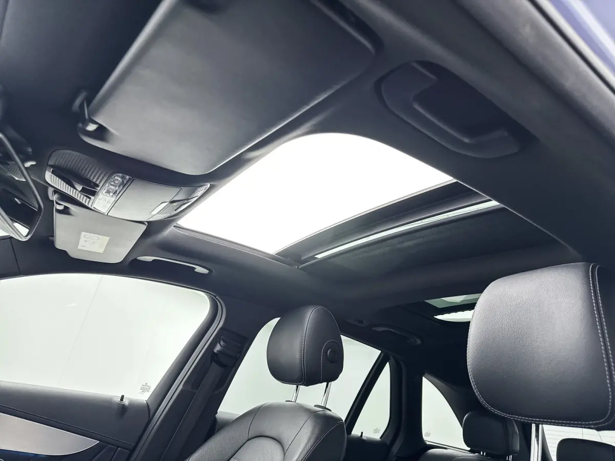 GLC AMG 43 4MATIC | 21" | Burmeister | Head-Up | Trekhaak | Stoelventilatie | 360 Camera | Carbon | Panoramadak | Luchtvering | Elektr. verst. Stoelen | Keyless | Alarm klasse 3 | Adaptieve 