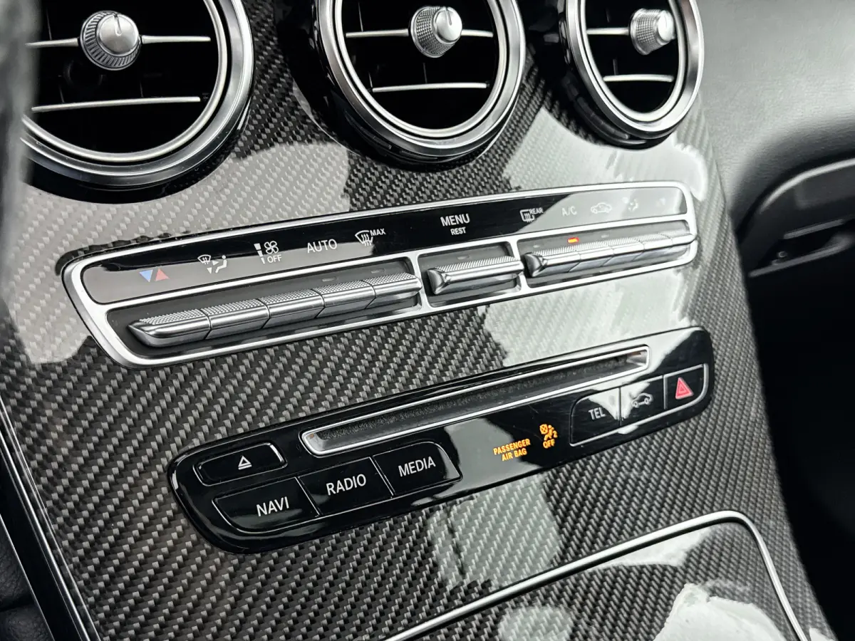GLC AMG 43 4MATIC | 21" | Burmeister | Head-Up | Trekhaak | Stoelventilatie | 360 Camera | Carbon | Panoramadak | Luchtvering | Elektr. verst. Stoelen | Keyless | Alarm klasse 3 | Adaptieve 