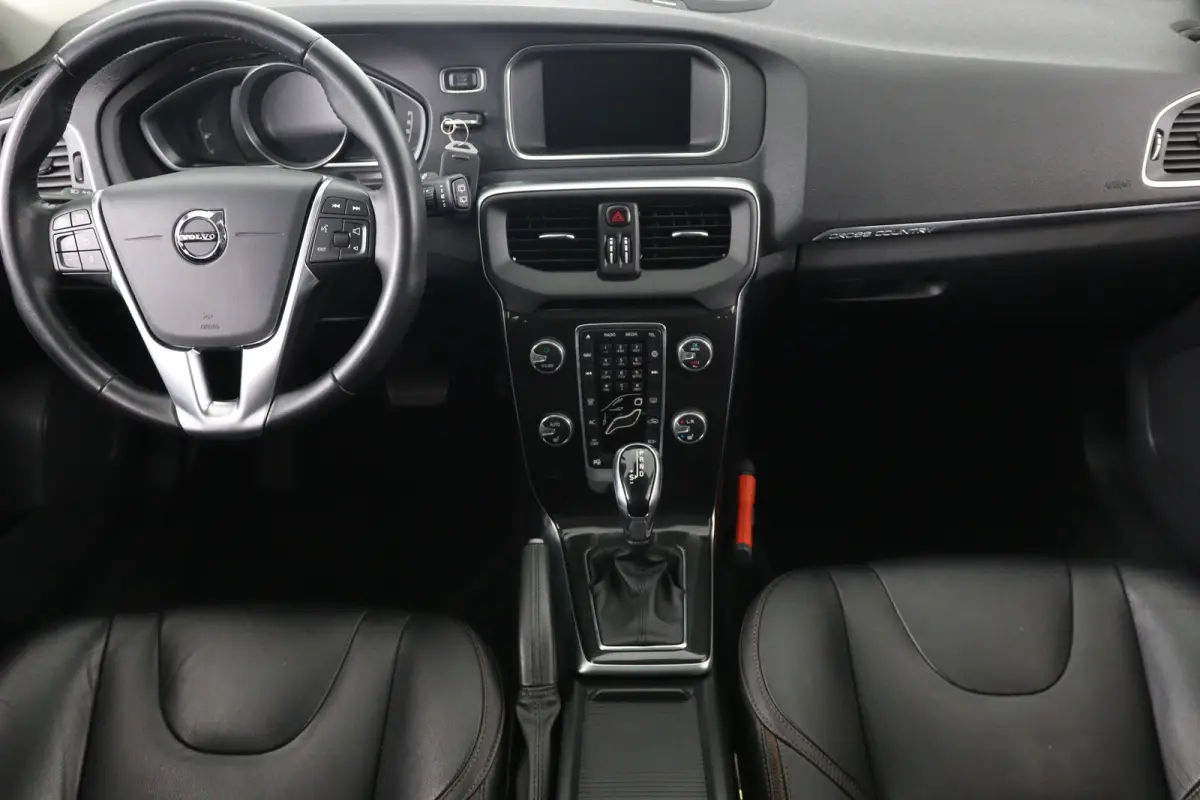 1.5 T3 Polar+ Luxury | Automaat! | Trekhaak | LED | Harman/Kardon | Panorama Dak | Camera | Memory Zetels | Leder | Stoelverwarming | Parkeersensoren | Lichtmetalen Velgen
