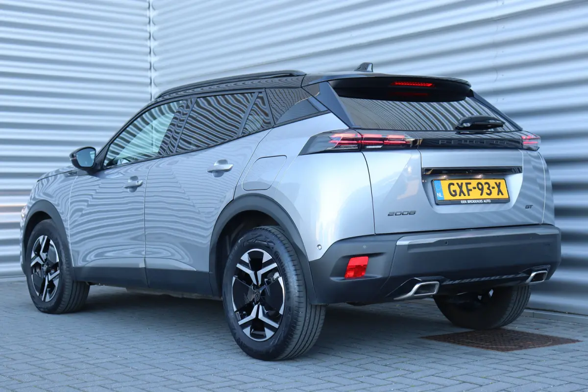 1.2 PURETECH 130PK GT PACK AUTOMAAT / NAVI / LEDER / CLIMA / LED / PDC / 17" LMV / KEYLESS / 360° CAMERA / ADAPT. CRUISECONTROL / NIEUWSTAAT !!