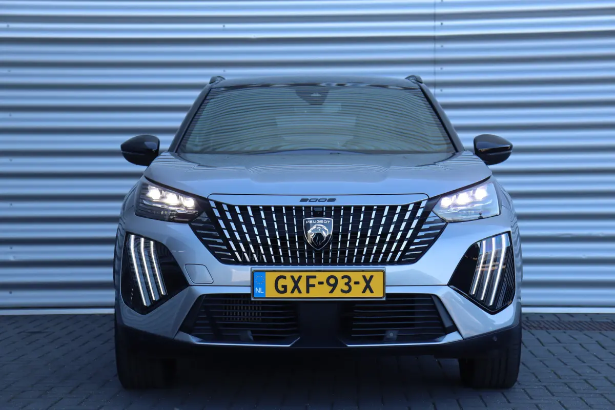 1.2 PURETECH 130PK GT PACK AUTOMAAT / NAVI / LEDER / CLIMA / LED / PDC / 17" LMV / KEYLESS / 360° CAMERA / ADAPT. CRUISECONTROL / NIEUWSTAAT !!