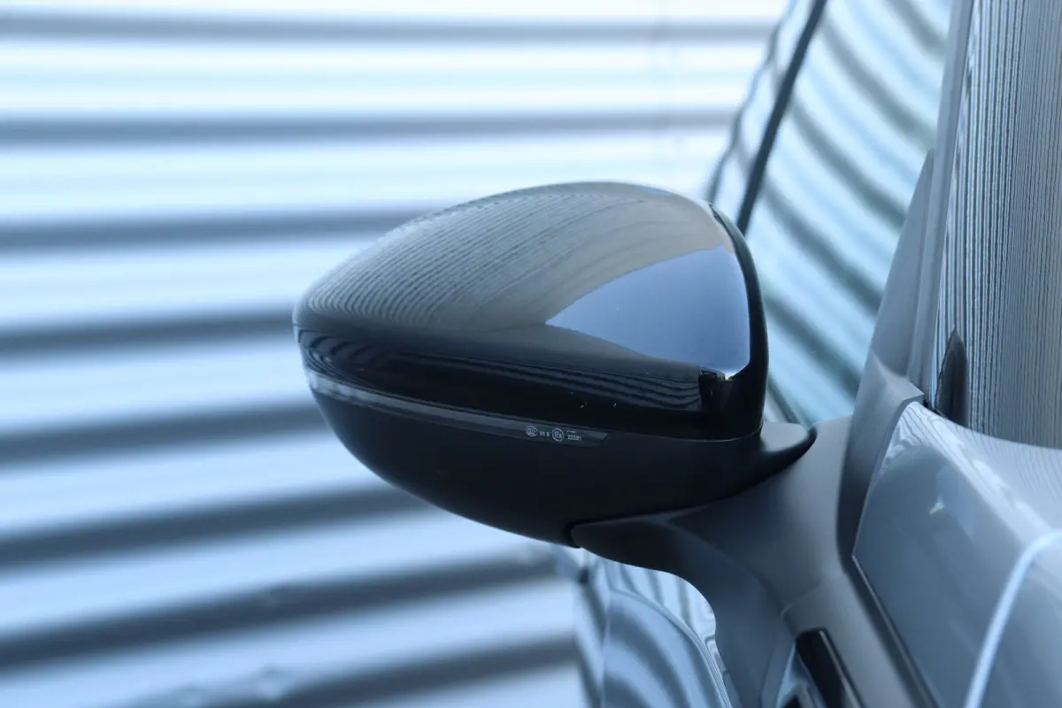 1.2 PURETECH 130PK GT PACK AUTOMAAT / NAVI / LEDER / CLIMA / LED / PDC / 17" LMV / KEYLESS / 360° CAMERA / ADAPT. CRUISECONTROL / NIEUWSTAAT !!