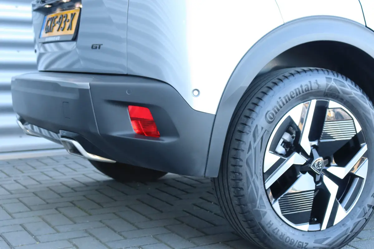1.2 PURETECH 130PK GT PACK AUTOMAAT / NAVI / LEDER / CLIMA / LED / PDC / 17" LMV / KEYLESS / 360° CAMERA / ADAPT. CRUISECONTROL / NIEUWSTAAT !!