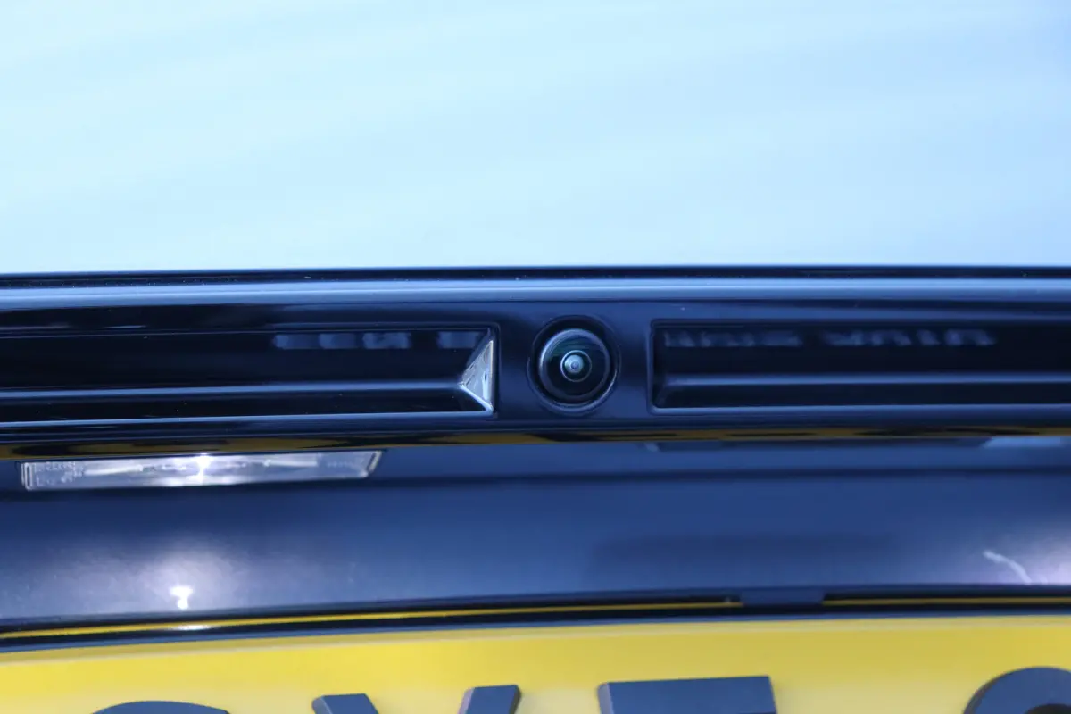 1.2 PURETECH 130PK GT PACK AUTOMAAT / NAVI / LEDER / CLIMA / LED / PDC / 17" LMV / KEYLESS / 360° CAMERA / ADAPT. CRUISECONTROL / NIEUWSTAAT !!