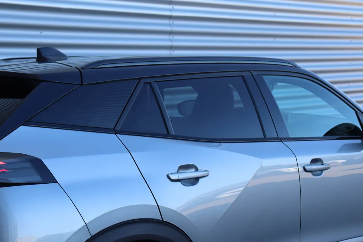 1.2 PURETECH 130PK GT PACK AUTOMAAT / NAVI / LEDER / CLIMA / LED / PDC / 17" LMV / KEYLESS / 360° CAMERA / ADAPT. CRUISECONTROL / NIEUWSTAAT !!