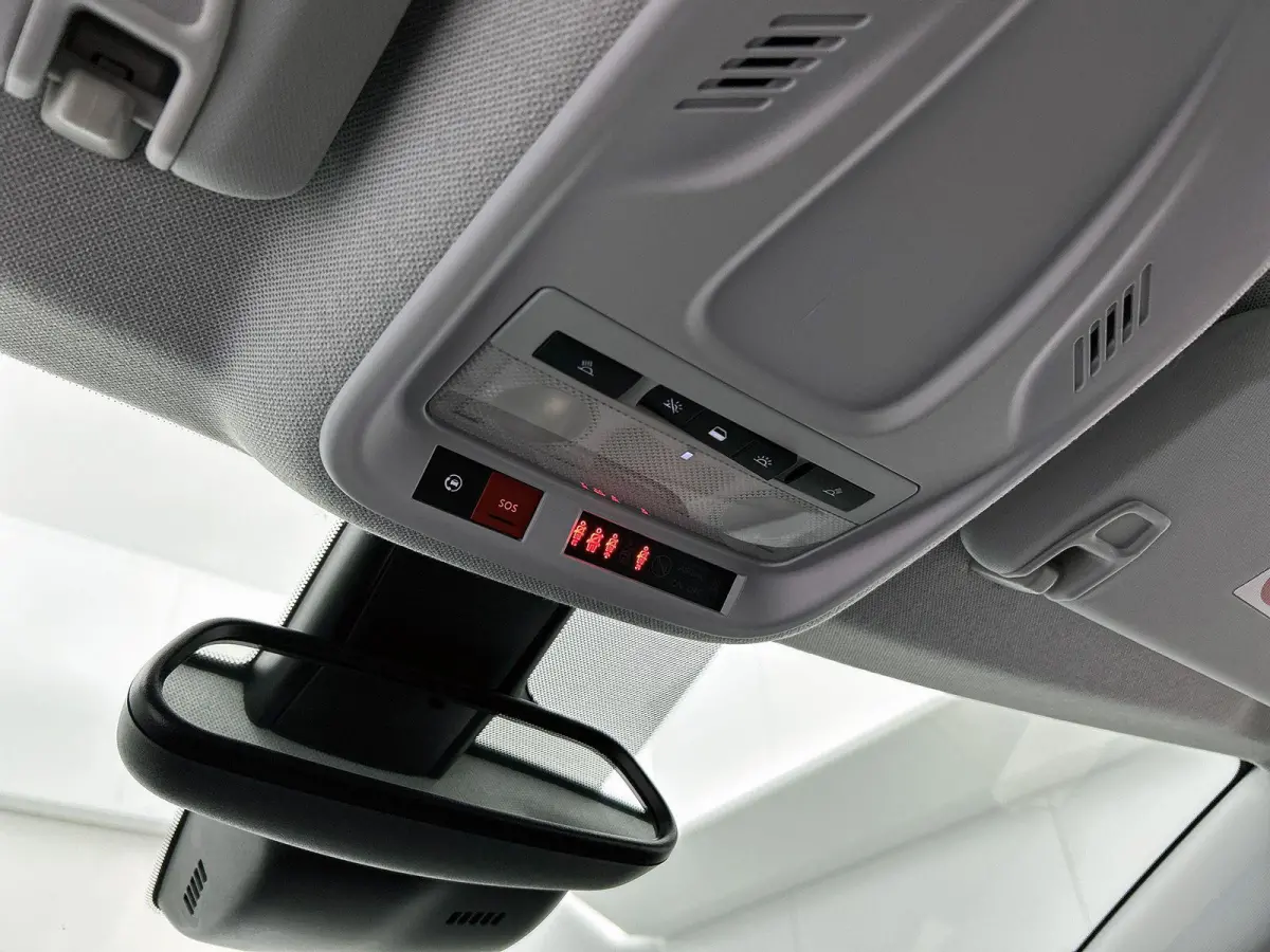 1.2 130pk Ultimate Automaat | Navigatie | Stoel-/Stuurverwarming | Climate Control | Cruise Control | LED | 17"LMV | Apple Carplay/Android Auto |