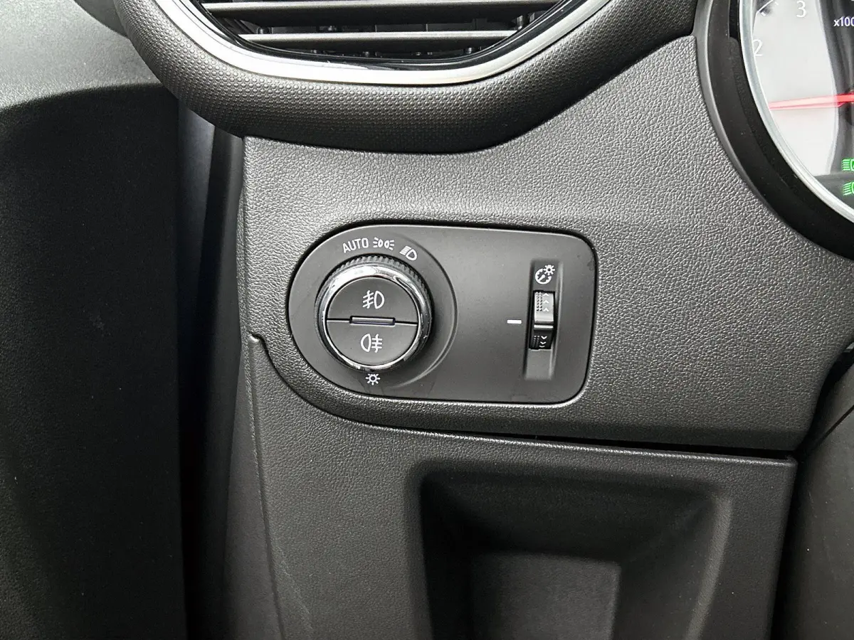 1.2 130pk Ultimate Automaat | Navigatie | Stoel-/Stuurverwarming | Climate Control | Cruise Control | LED | 17"LMV | Apple Carplay/Android Auto |