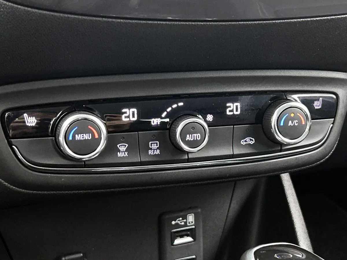 1.2 130pk Ultimate Automaat | Navigatie | Stoel-/Stuurverwarming | Climate Control | Cruise Control | LED | 17"LMV | Apple Carplay/Android Auto |