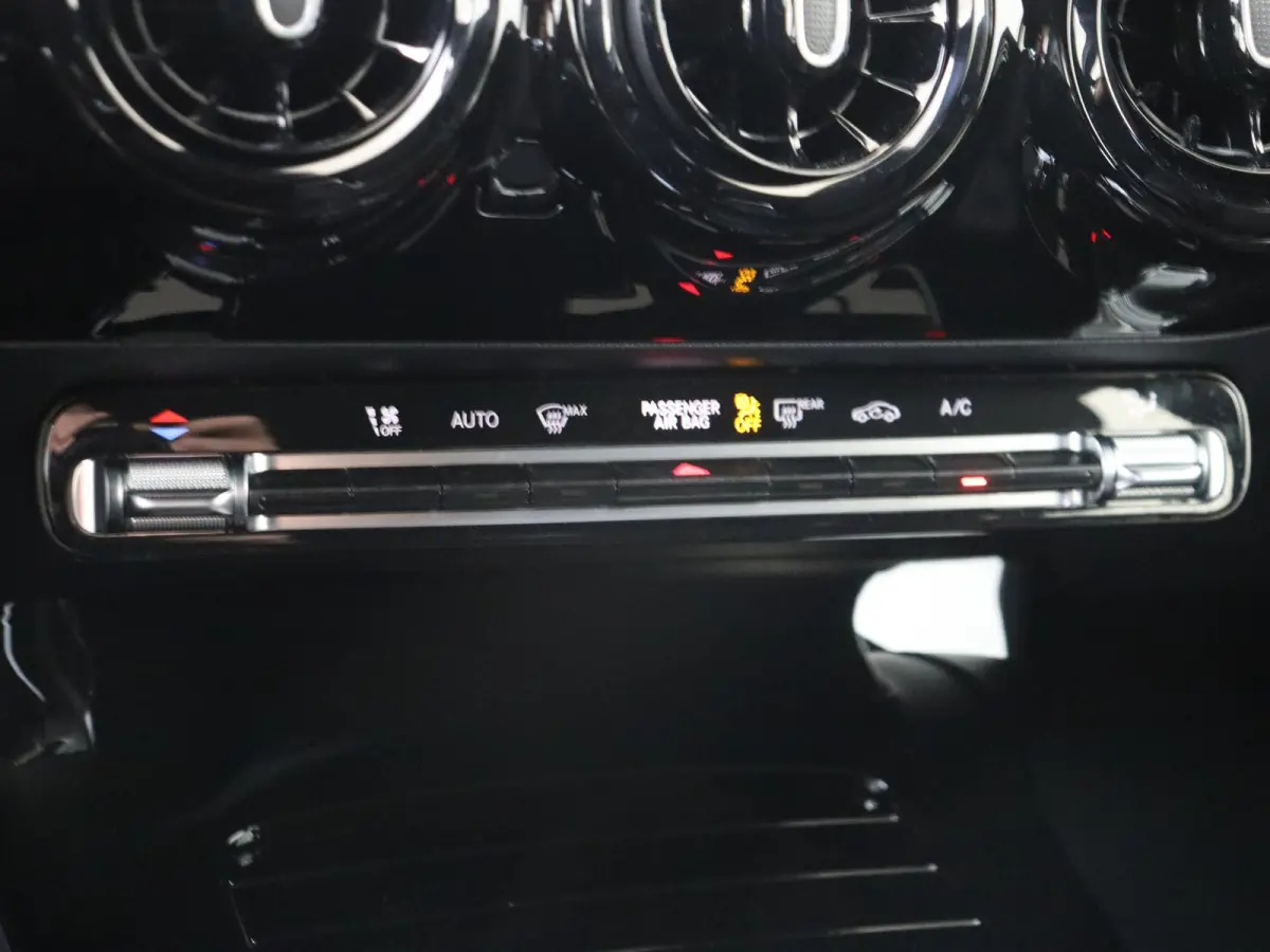 180 Star Edition / Stoelverwarming / Achteruitrijcamera /