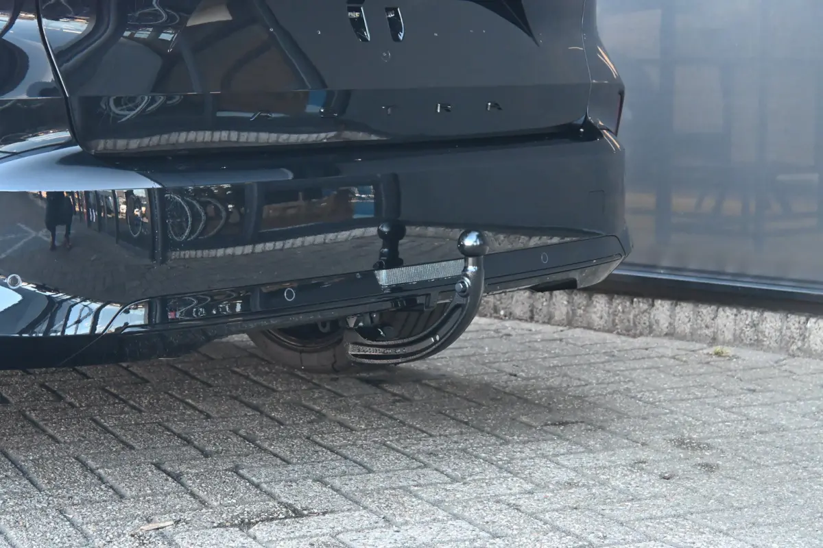 1.2 Turbo 130pk Ultimate Automaat | 18" Lichtmetalen velgen bi-colour met grijze accenten, Pentagon | Afneembare af-fabriek trekhaak | Black pack voor het exterieur | Voorraadvoordeel !