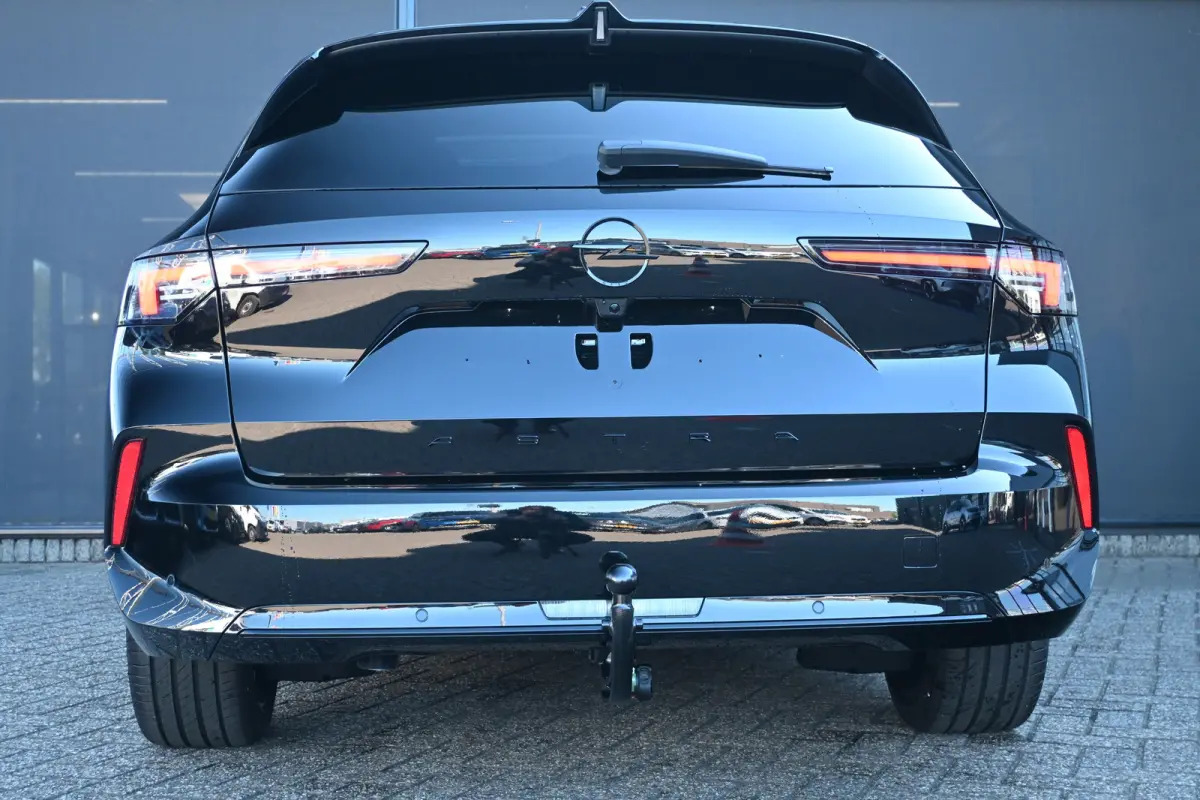 1.2 Turbo 130pk Ultimate Automaat | 18" Lichtmetalen velgen bi-colour met grijze accenten, Pentagon | Afneembare af-fabriek trekhaak | Black pack voor het exterieur | Voorraadvoordeel !
