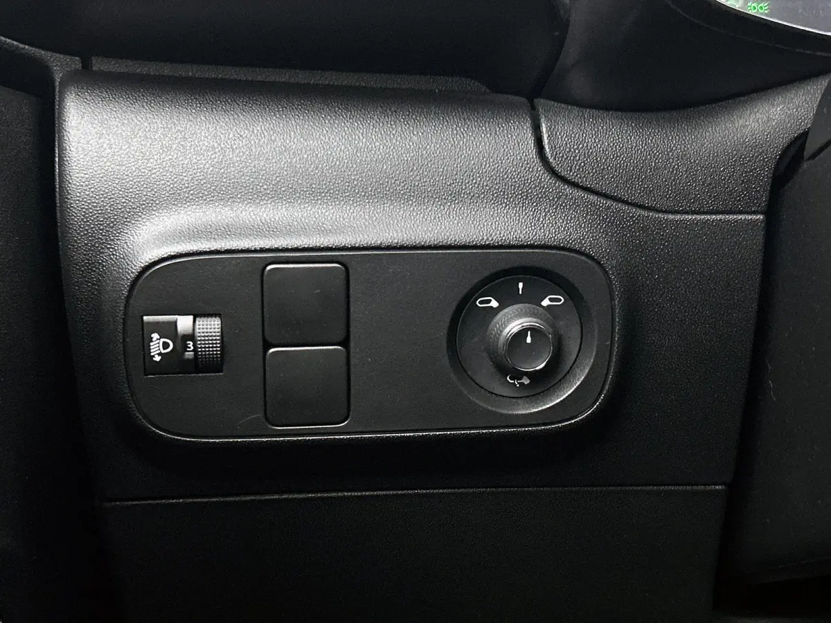 C-Series 110pk Automaat | Navigatie via Apple Carplay / Android Auto | Climate Control | Cruise Control | Parkeersensoren | Armsteun | DAB+ radio | Bluetooth | Led koplampen | Automatisch di