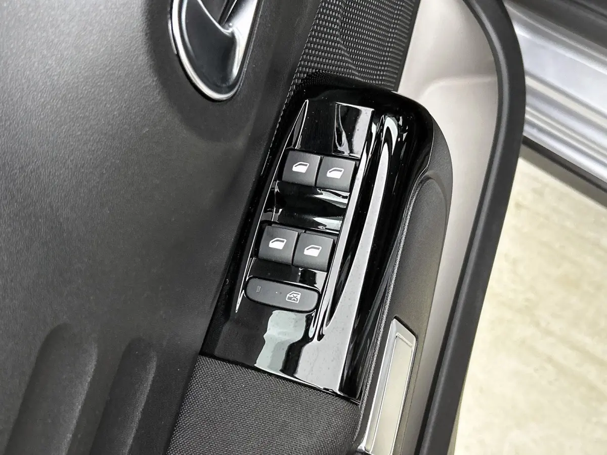 C-Series 110pk Automaat | Navigatie via Apple Carplay / Android Auto | Climate Control | Cruise Control | Parkeersensoren | Armsteun | DAB+ radio | Bluetooth | Led koplampen | Automatisch di