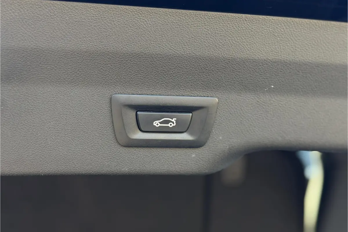 640i xDrive Luxury Line | Panodak | Comfortleder | Camera | LED | Navi Prof.