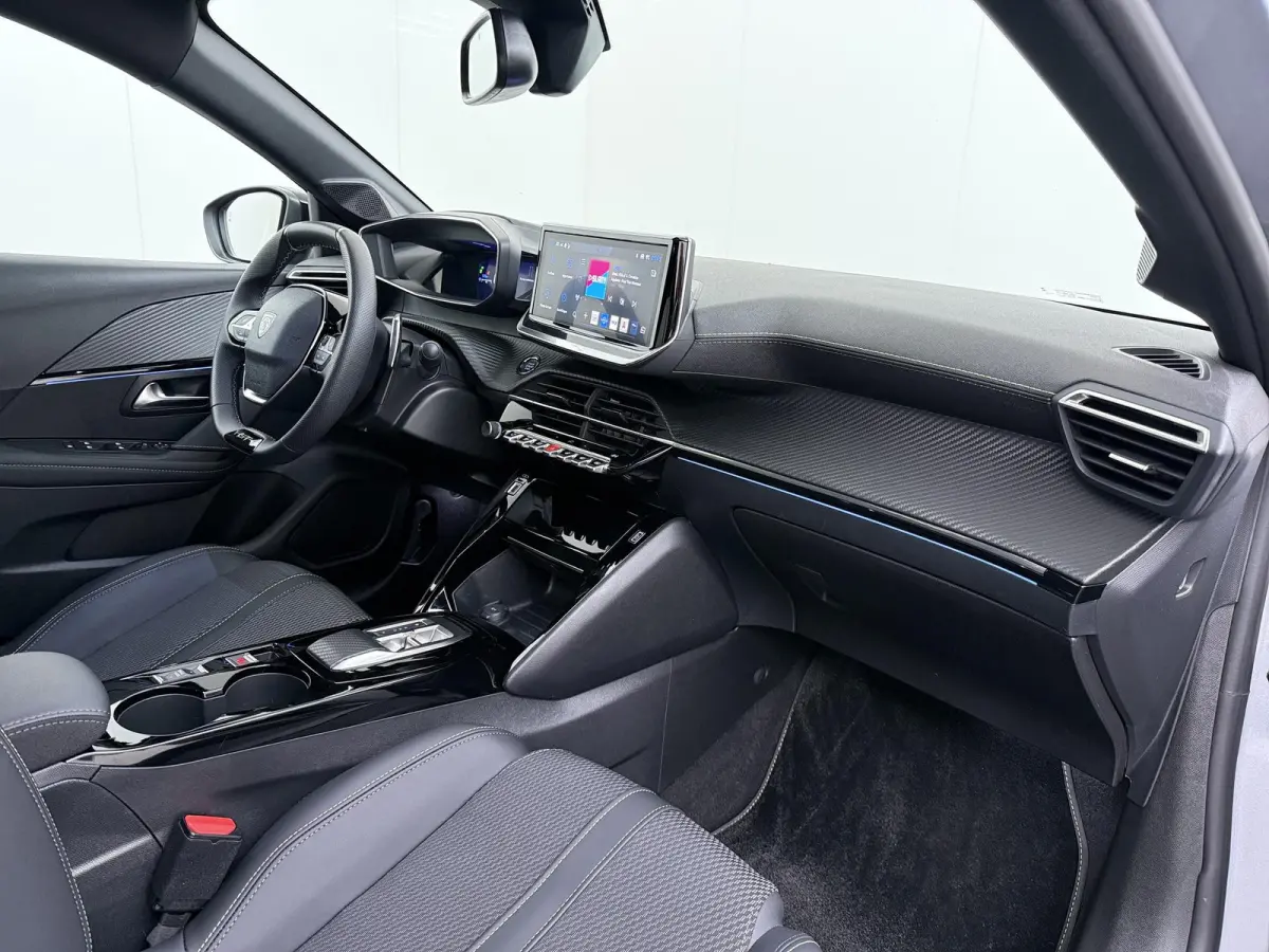 GT 145pk Hybrid Automaat | Navigatie | Camera voor en achter | Adaptieve Cruise control | Apple Carplay Android auto draadloos | Full LED koplampen
