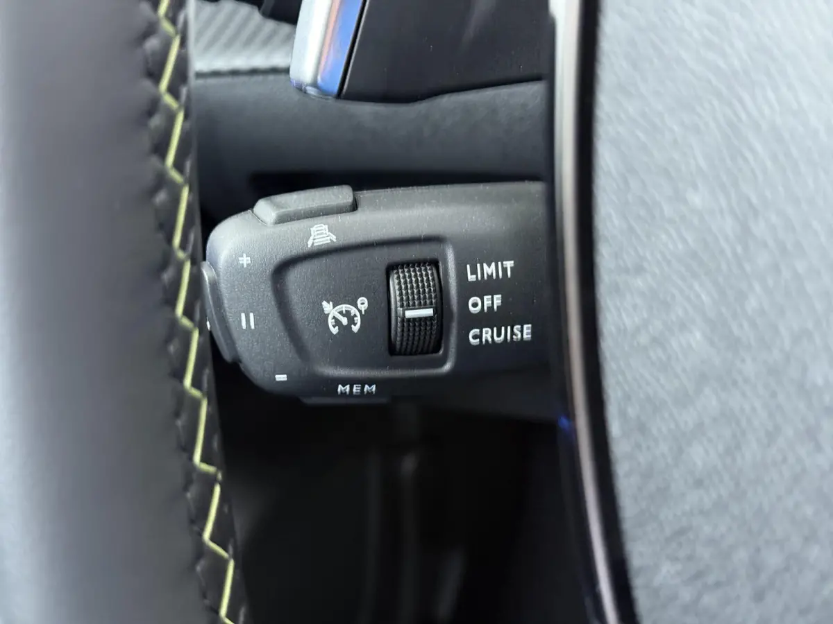 GT 145pk Hybrid Automaat | Navigatie | Camera voor en achter | Adaptieve Cruise control | Apple Carplay Android auto draadloos | Full LED koplampen