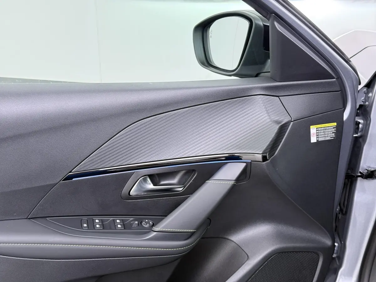 GT 145pk Hybrid Automaat | Navigatie | Camera voor en achter | Adaptieve Cruise control | Apple Carplay Android auto draadloos | Full LED koplampen