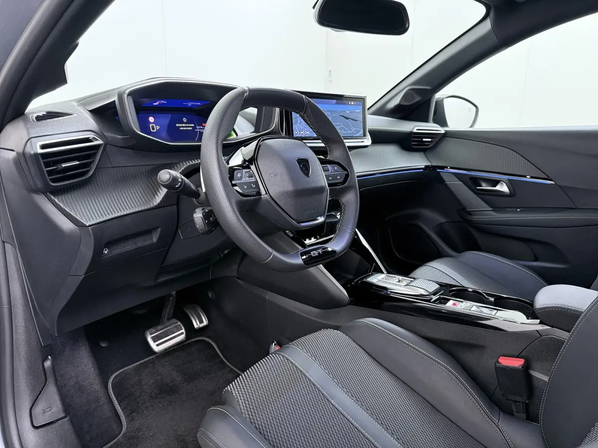 GT 145pk Hybrid Automaat | Navigatie | Camera voor en achter | Adaptieve Cruise control | Apple Carplay Android auto draadloos | Full LED koplampen