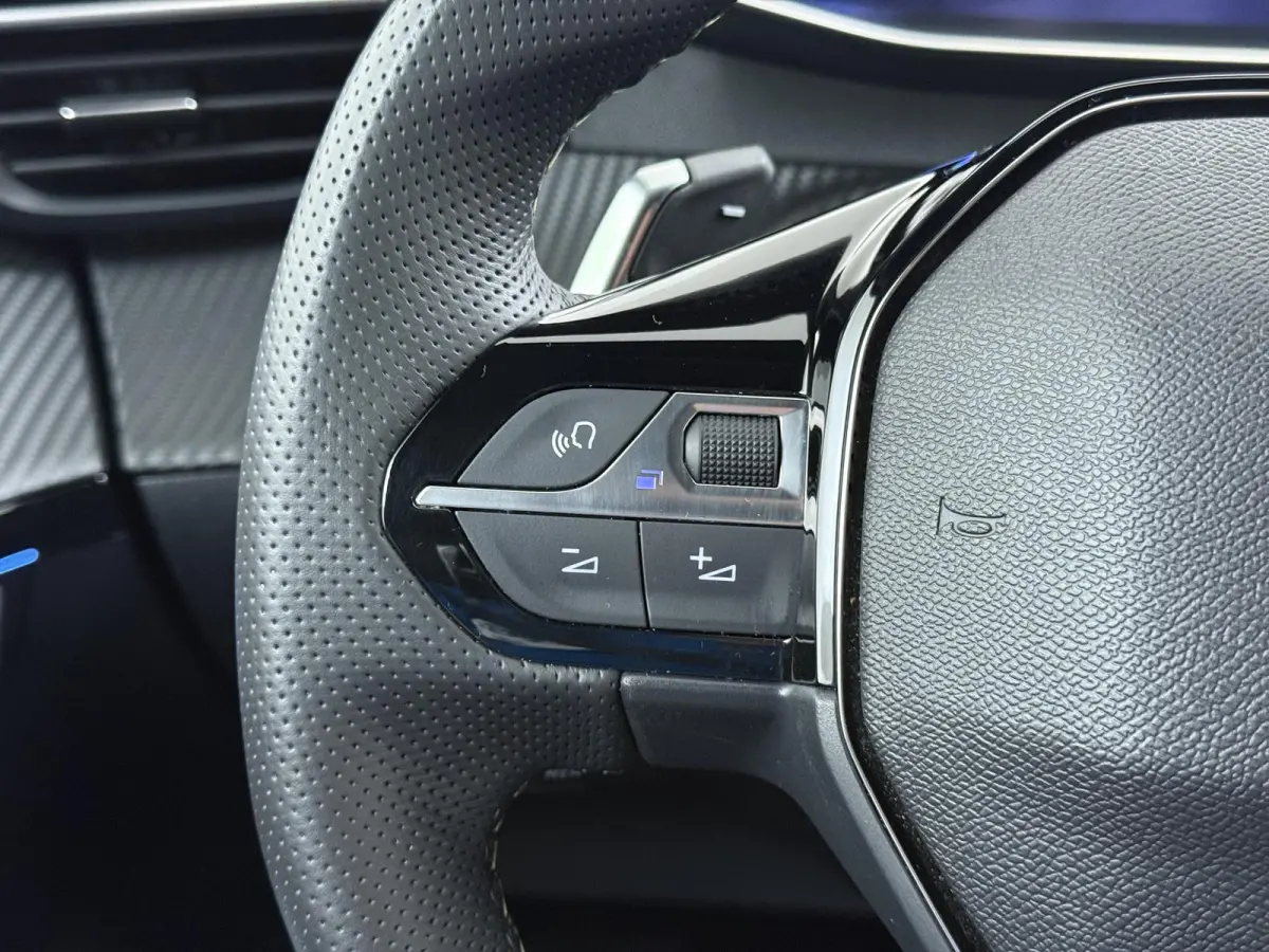 GT 145pk Hybrid Automaat | Navigatie | Camera voor en achter | Adaptieve Cruise control | Apple Carplay Android auto draadloos | Full LED koplampen