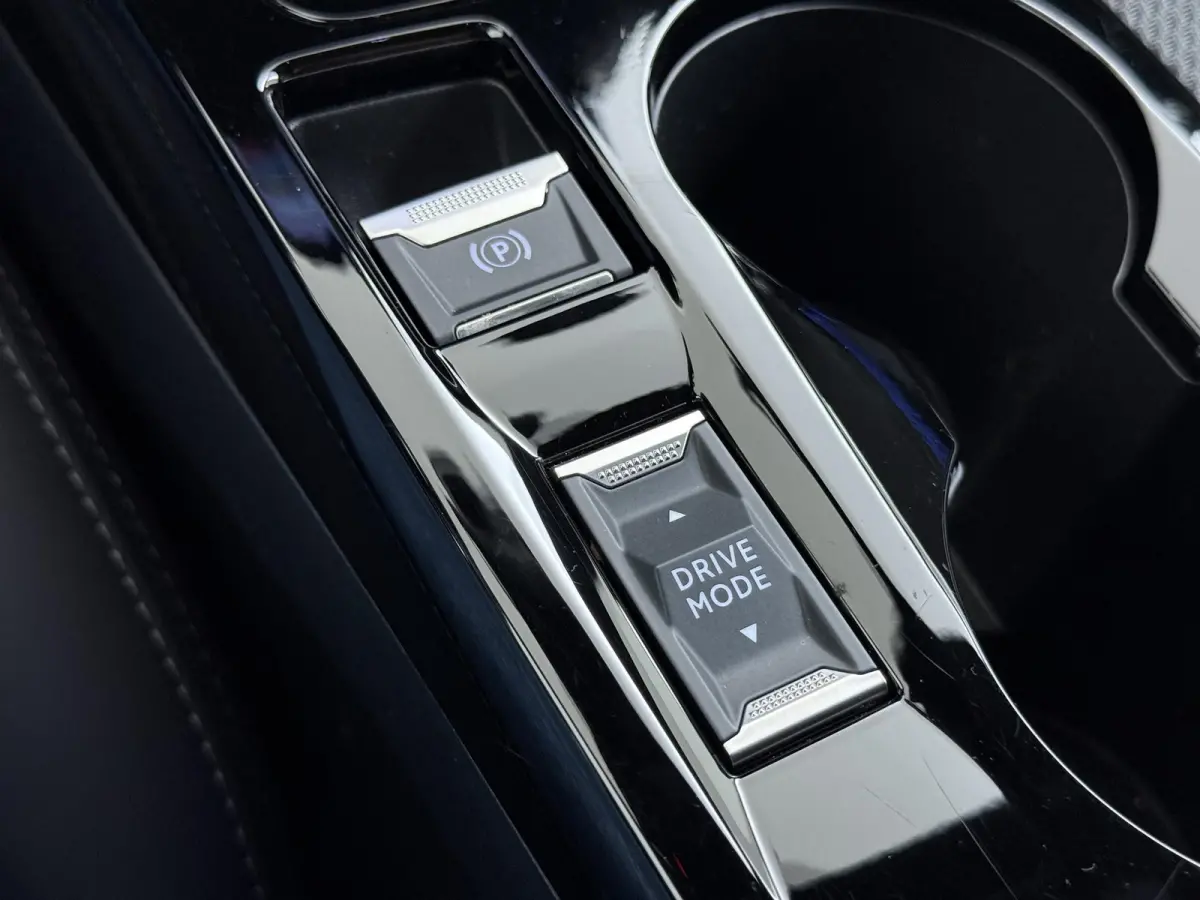 GT 145pk Hybrid Automaat | Navigatie | Camera voor en achter | Adaptieve Cruise control | Apple Carplay Android auto draadloos | Full LED koplampen