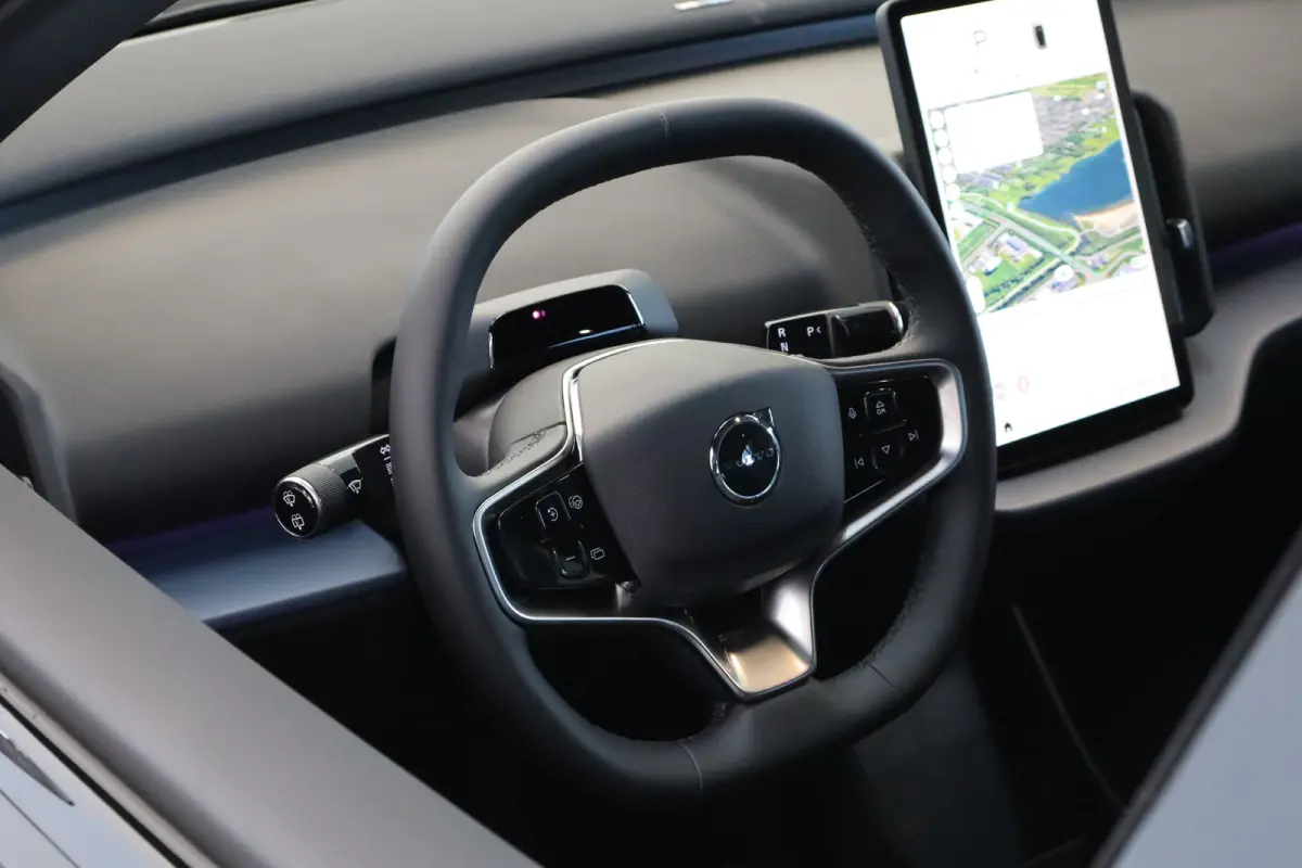 Black Edition P5 272PK Europa Plus 51kWh Black Edition | Power Seats | Climate Pack | 19" | Warmtepomp