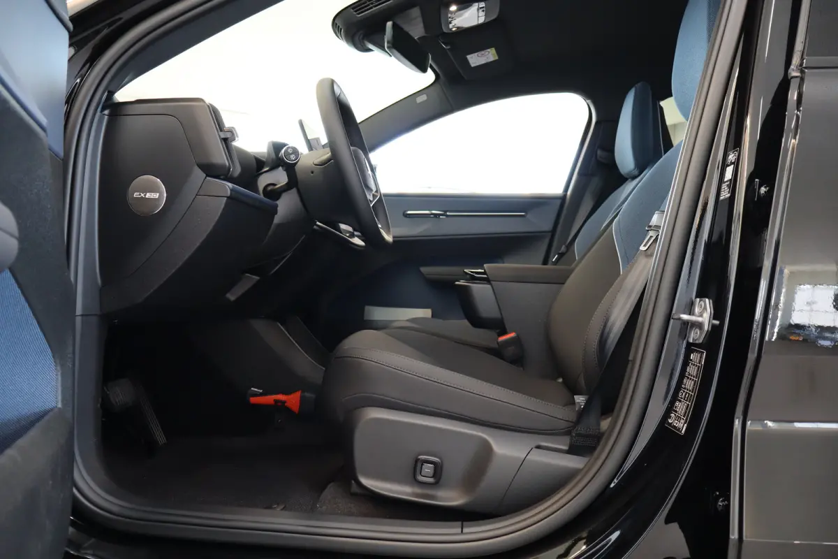 Black Edition P5 272PK Europa Plus 51kWh Black Edition | Power Seats | Climate Pack | 19" | Warmtepomp
