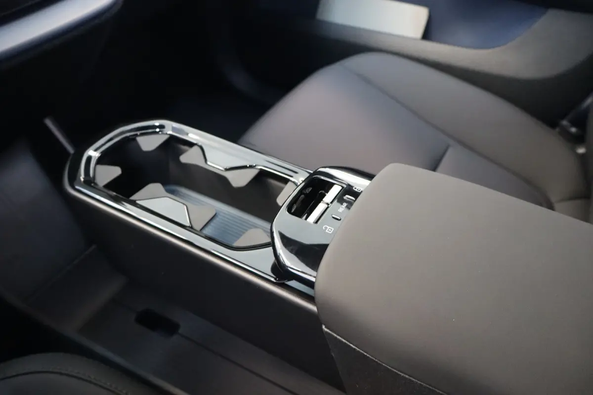 Black Edition P5 272PK Europa Plus 51kWh Black Edition | Power Seats | Climate Pack | 19" | Warmtepomp
